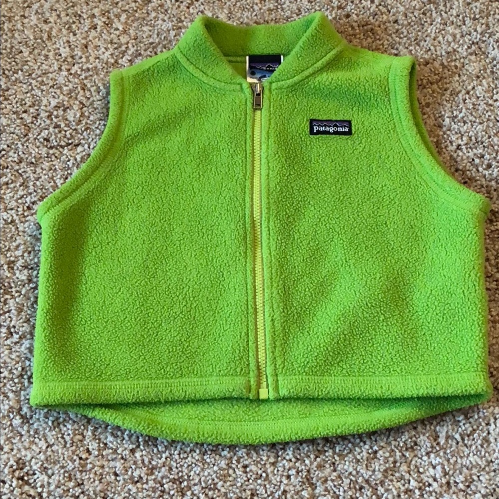 Infant Patagonia fleece vest💚